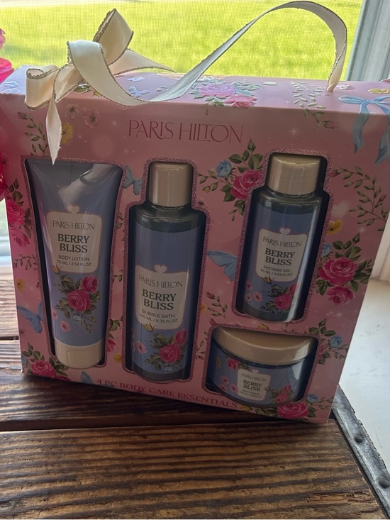 Paris Hilton Other - Paris Hilton Berry Bliss 4-Piece Body Care Essentials Set